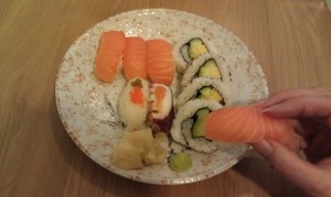 Sushi kan gott ätas med fingrarna! Foto: Caroline Maino