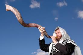 Blåsa i shofar hör även till Jom Kippur