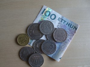 Pengar till behövande - vanlig offergåva i Sverige Foto: Lena Ahlström