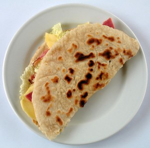 Piadina med skinka och ost. Foto: Kobako