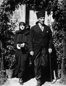 Mustafa Kemal Atatûrk tillsammans med sin hustru Latife Ussaki Foto: Wikipedia